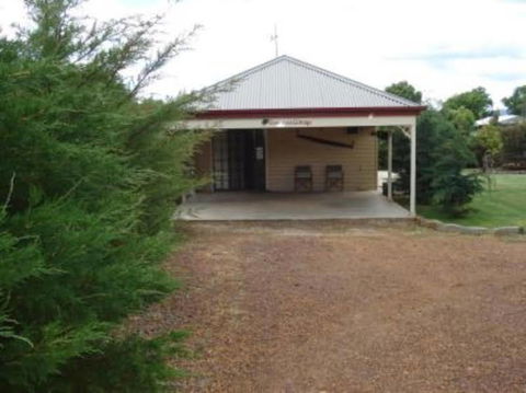 Gumtrees Cottage - Hotel Accommodation 0