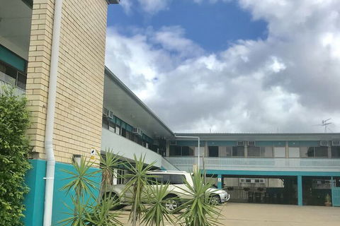 Tropical Gateway Motor Inn - Hotel Accommodation 2