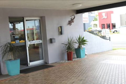 Metro Motel Rockhampton - Hotel Accommodation 3