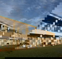 Lakeview Motel  Apartments - Hotel Accommodation