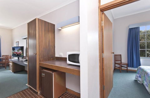 William Dutton Motel - Hotel Accommodation 2