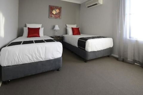 Aastro Dish Motor Inn - Hotel Accommodation 5