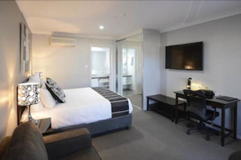 Aastro Dish Motor Inn - Hotel Accommodation 7