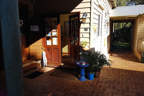 Adamsons Riverside Accommodation - Hotel Accommodation 2