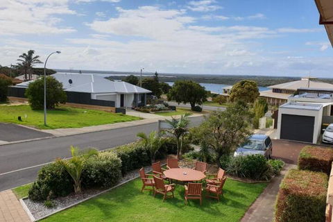 Baywatch Manor Augusta - Hotel Accommodation 4