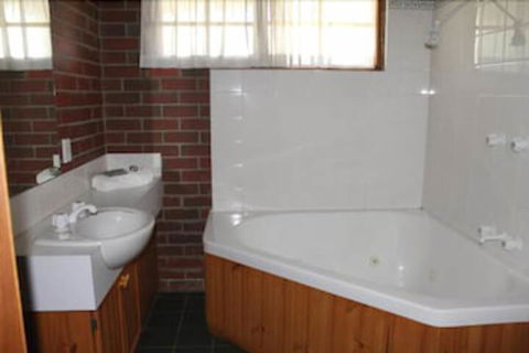 Aristocrat Waurnvale Motel - Hotel Accommodation 4