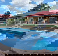 Emerald Explorers Inn - Hotel Accommodation