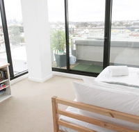 Modern 2 Bedroom Apartment in Melbournes Northcote - Hotel Accommodation
