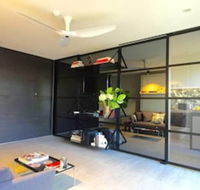Meticulously Designed Sydney Aptmnt - Hotel Accommodation