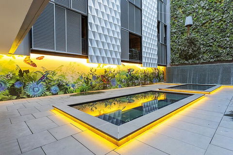 LAURENT Views Of MCG & Yarra River + Fed Square - Hotel Accommodation 1