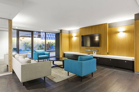 LAURENT Views Of MCG & Yarra River + Fed Square - Hotel Accommodation 6