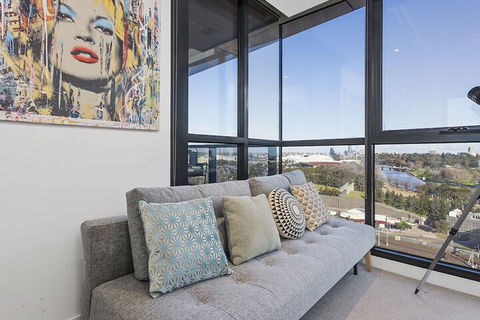 LAURENT Views Of MCG & Yarra River + Fed Square - Hotel Accommodation 4