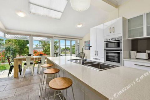 Rose Garden Spacious Family Home Near CBD - Hotel Accommodation 4