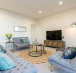 Luxury Four Bedroom Apartment - Hotel Accommodation