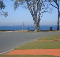 Immaculate First Floor Waterfront Unit Welsby Pde Bongaree - Hotel Accommodation