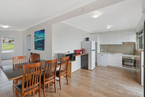 Whalevue Unit 2 - Hotel Accommodation 1