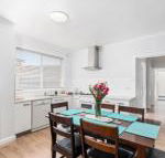 Wattle Grove Villa - Hotel Accommodation