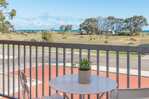 Jurien Bay Motel Apartments - Hotel Accommodation 1