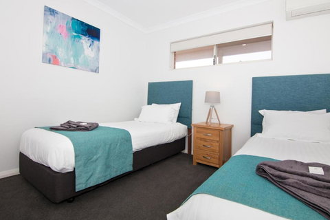 Jurien Bay Motel Apartments - Hotel Accommodation 4