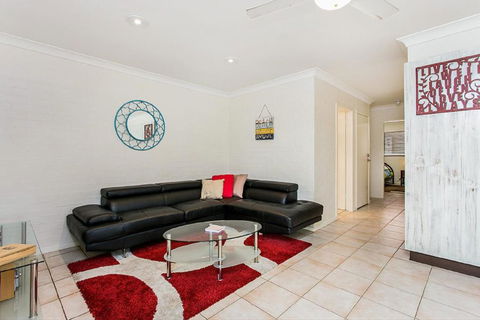 Fiesta Palms 6 Central Byron Bay - Hotel Accommodation 2