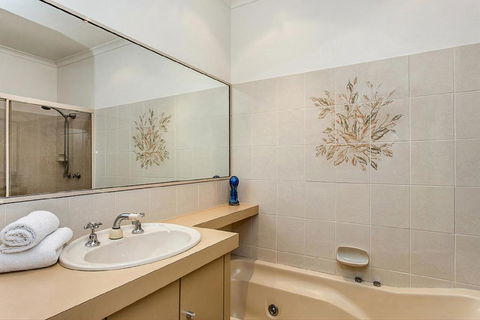 Fiesta Palms 6 Central Byron Bay - Hotel Accommodation 1
