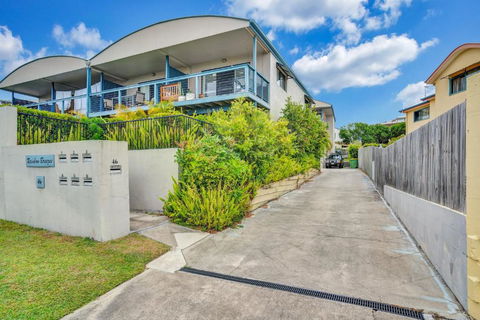 Rainbow Breezes 4 Rainbow Beach Townhouse With Breath Taking Ocean Views To Fraser Island - Hotel Accommodation 2