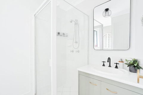 Rainbow Breezes 4 Rainbow Beach Townhouse With Breath Taking Ocean Views To Fraser Island - Hotel Accommodation 5