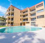 Golden Shores Unit 3 21 Landsborough Parade - Hotel Accommodation