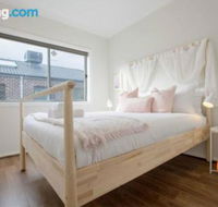 109Cozy Cranbourne Family House5Bed2Bath2Parking - Hotel Accommodation