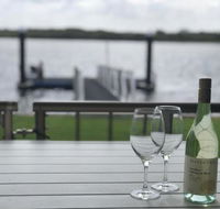 Quiet River Front Escape Walk to Ocean Street  Shops - Hotel Accommodation