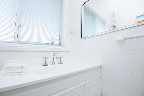 Central March 2 Bed Walk Everywhere - Hotel Accommodation 1