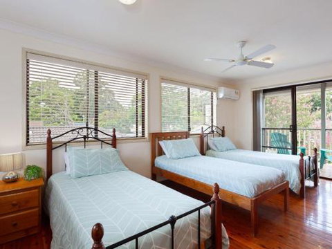Willows At The Bay 111 Horace St. Large House With Aircon WIFI & Boat Parking. - Hotel Accommodation 4