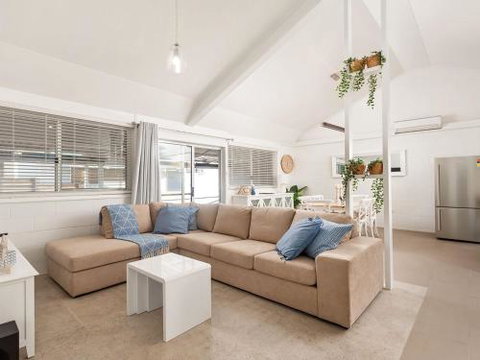 Little Kingsley Beach House 59A Kingsley Drive - Hotel Accommodation 0