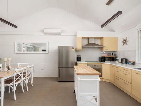 Little Kingsley Beach House 59A Kingsley Drive - Hotel Accommodation 5