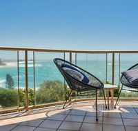 Ocean Front Moffat Beach Private Rooftop Terrace Walk to cafes restaurants - Hotel Accommodation