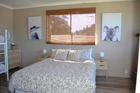 Apartment With Sweeping View Of The Bay 2 Bedrooms Sleeps 5 - Hotel Accommodation 1