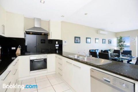 Bayline Beachfront Apartment No 4 - Hotel Accommodation 3