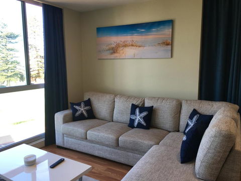 Beachside Luxury 2 Bedroom Getaway - Hotel Accommodation 1