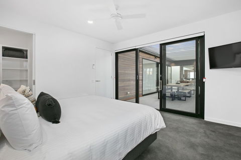Apollo Bay Beach House - Hotel Accommodation 3