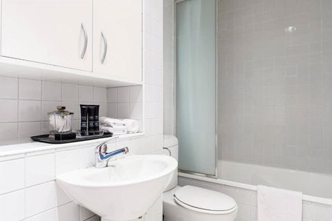 LUCY Stylish City Vibe & Views - Hotel Accommodation 4