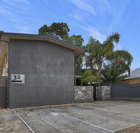 Former Dress Circle Nth Adelaide Apt With Aircon - Hotel Accommodation