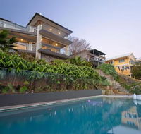 Absolute Waterfront Lakehouse Fishing Point Waterfront Pool Jetty - Hotel Accommodation