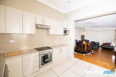 William Cottage Central Heritage Home - Hotel Accommodation 2