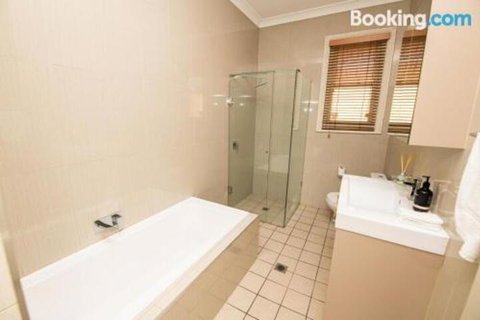 William Cottage Central Heritage Home - Hotel Accommodation 1