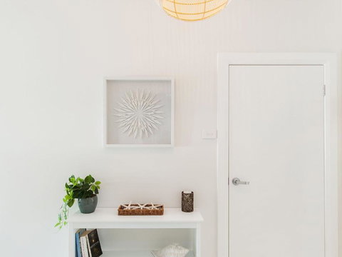 C A L M At Beautiful Shoal Bay - Hotel Accommodation 3