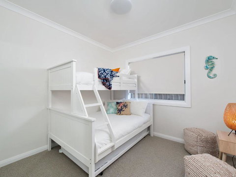 C A L M At Beautiful Shoal Bay - Hotel Accommodation 4