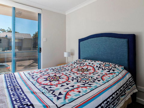 Across The Road From The Beach! - Hotel Accommodation 3