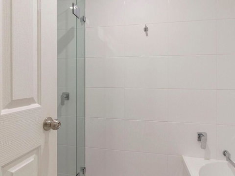 Across The Road From The Beach! - Hotel Accommodation 6