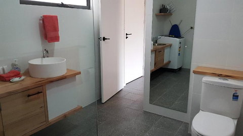 Red Ochre â€“ Large 1BR With Private Courtyard - Hotel Accommodation 2