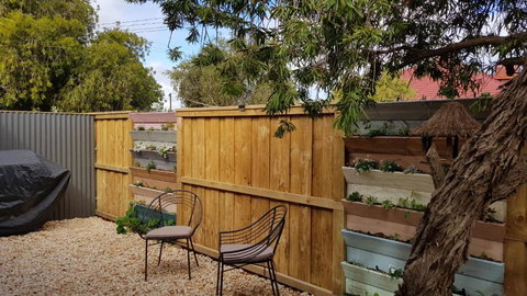 Red Ochre â€“ Large 1BR With Private Courtyard - Hotel Accommodation 6